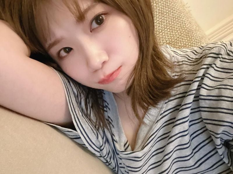 元乃木坂46 秋元真夏の胸元はだけた