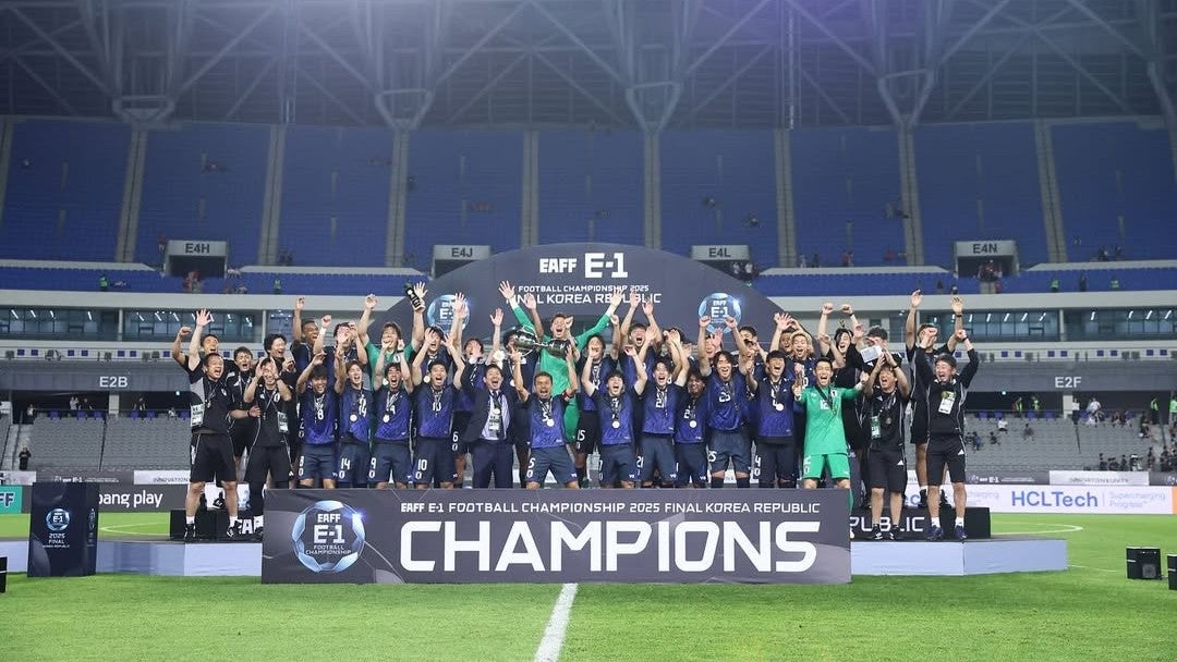 “代表ユニ”が映えすぎる…若き守護神の堂々たる優勝報告にファン歓喜