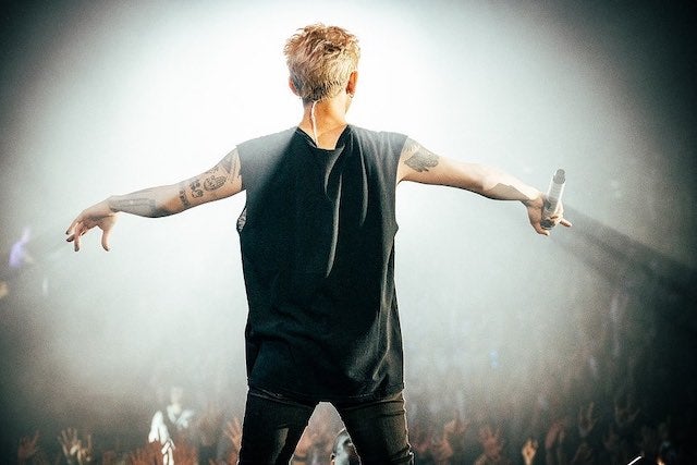 ワンオクTaka 後ろ姿から溢れるライブの熱気🔥