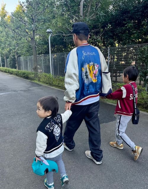 かまいたち山内、家族とのオフショットを公開！「ミニ山内さんが2人」