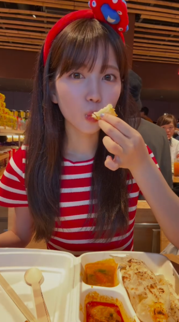 モグモグムービーの可愛さにメロメロ⁉あのノンノ専属激カワモデル、ミャクミャクコーデの万博グルメ堪能スマイルが話題に！