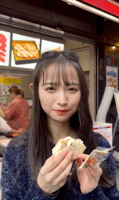 「言葉はいらない!?」美大生女優・水瀬紗彩耶の食リポは「うん！」だけでOKと話題！