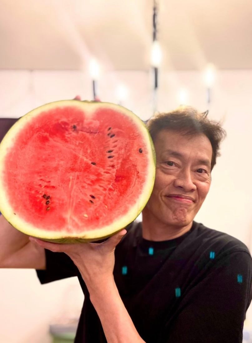 半分で6.5キロ!? 遠藤憲一が夏の果物をゲット