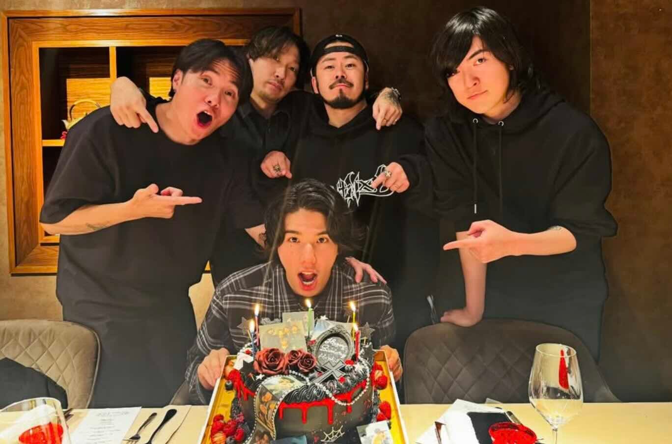 MY FIRST STORY・Kid'z、Hiroの誕生日を祝う集合ショットに反響