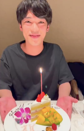 小野賢章と妻・花澤香菜の誕生日動画に大量いいね❤️「尊い」「ご馳走様です」