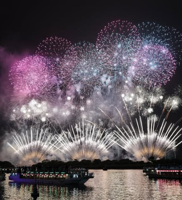 モデル・新田さちか 屋台船からの花火が最高過ぎる！「めちゃくちゃ素敵」と話題に！