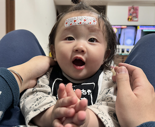 超人気女性YouTuber 娘の顔出しショット公開 おでこの怪我に心配の声⁇