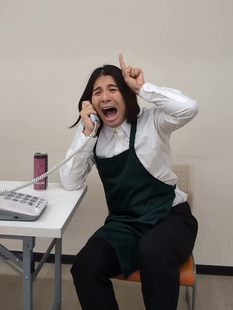 「こんな店長の下で働いたら楽しそう」モノマネ芸人が投稿した写真に反響