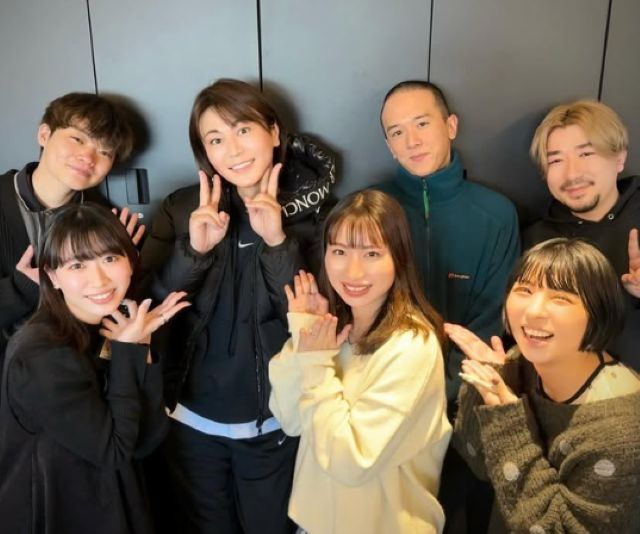 みんなでにっこり！氷川きよしが楽曲制作で関わる若手チームに感謝