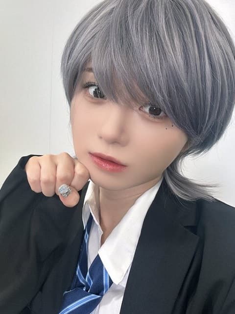 「ビジュが天才すぎて…」≠ME メンバーが披露した男装ショットにファンメロメロ