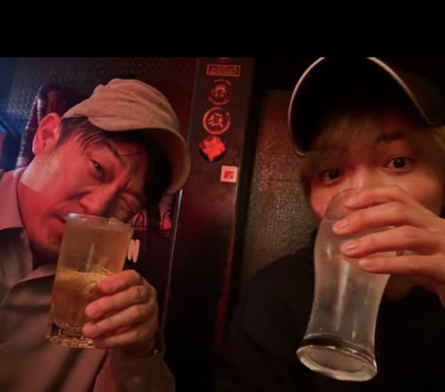 ペナルティのヒデが薮宏太と散歩後のまったりショットを公開！