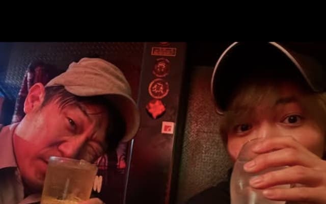 ペナルティのヒデが薮宏太と散歩後のまったりショットを公開！