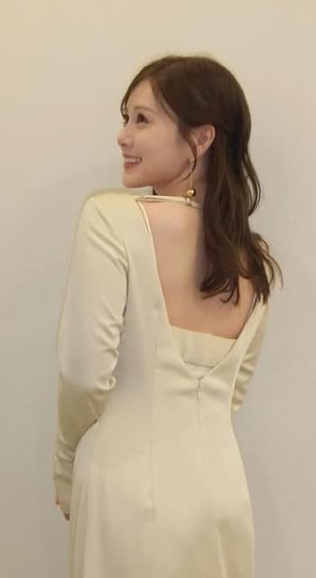 ため息が出るほど美人！女優 白石麻衣 振り返り姿を披露！