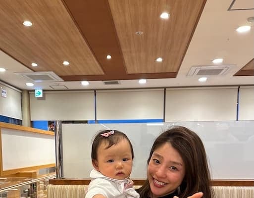 「おこさまの設置型イス？もあるのでとてもありがたい！」岡副麻希、結婚記念日をお寿司で祝う！