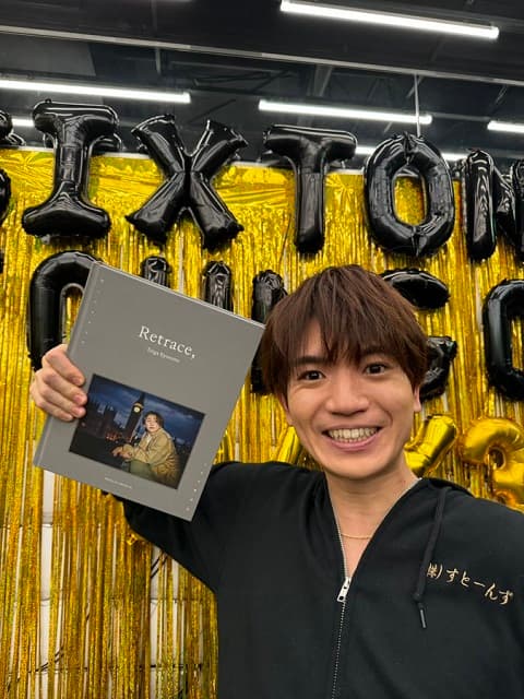SixTONES 京本大我がメンバーに写真集をプレゼント！嬉しそうな
