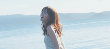 岡崎紗絵、Ray卒業旅行の直島Vlogが話題！「透明感が際立つ！」