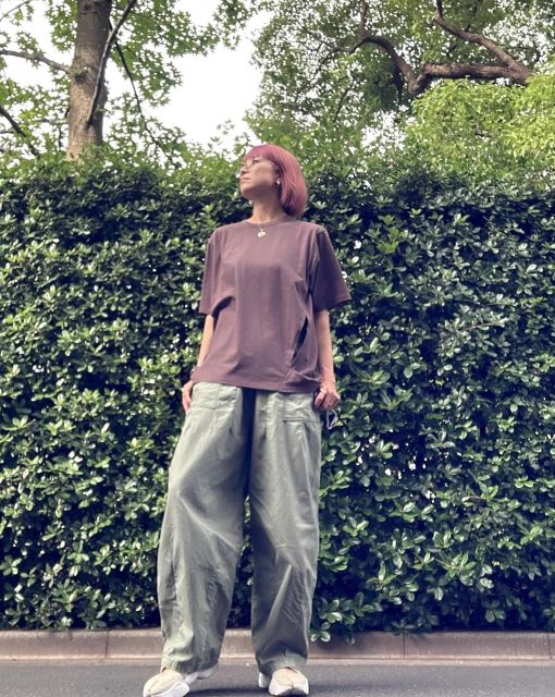 hitomi、全盛期の風をまとって登場。歳月を超えても揺るがないカリスマがここに