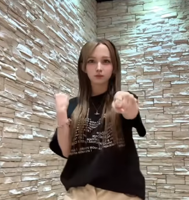 早瀬ノエル、“ギャル番長”スタイル炸裂！デコ出し×ダンス動画に「可愛すぎて声出た」大絶賛の嵐！