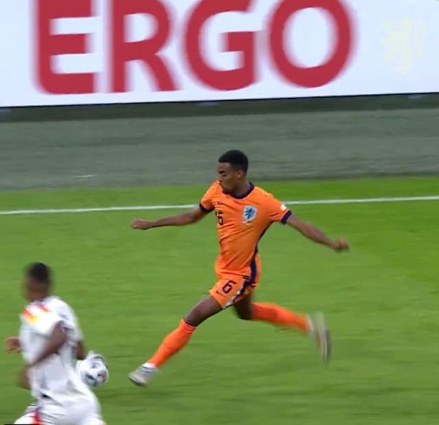 リヴァプール オランダ代表MFの神パスを振り返る！