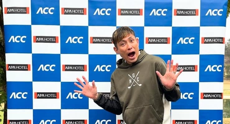 「サッカー選手ですよね⁉」ゴルフもこなす多才すぎる元日本代表〇〇にファンざわつく