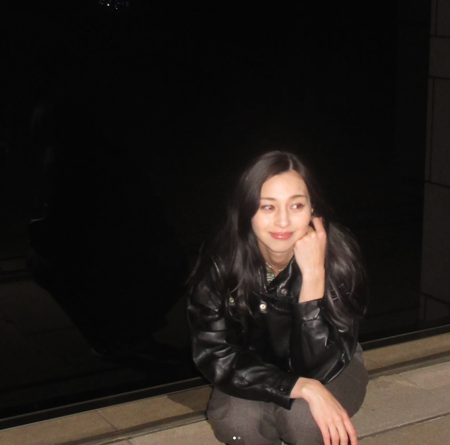 中条あやみの夜景オフショット、大人の色気と透明感に話題