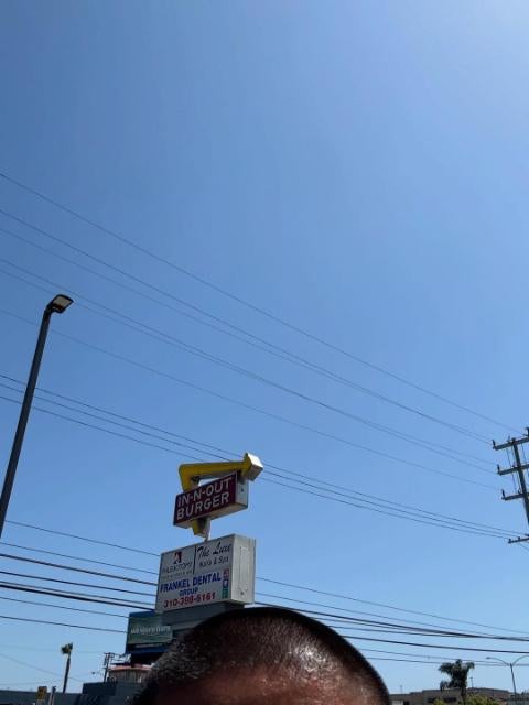 ロサンゼルス旅の締めは「IN‑N‑OUT BURGER」　元サッカー日本代表・坪井慶介、老舗ハンバーガーで〆！