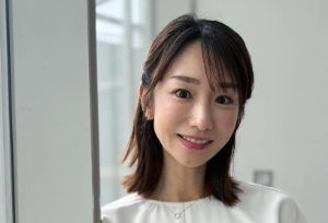 「10年前と全然変わらない！」堂真理子アナ、“春の思い出ショット”と現在のコーデに称賛の嵐！