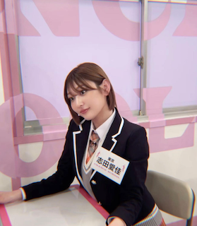 キャバ嬢に転身の元”清楚系”アイドル 絶対領域あらわな超ミニスカ制服姿公開しファン悶絶