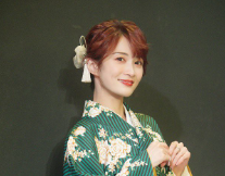 Ayasa、和装姿に絶賛の声！猫柄帯×緑の着物で新年会を彩る！