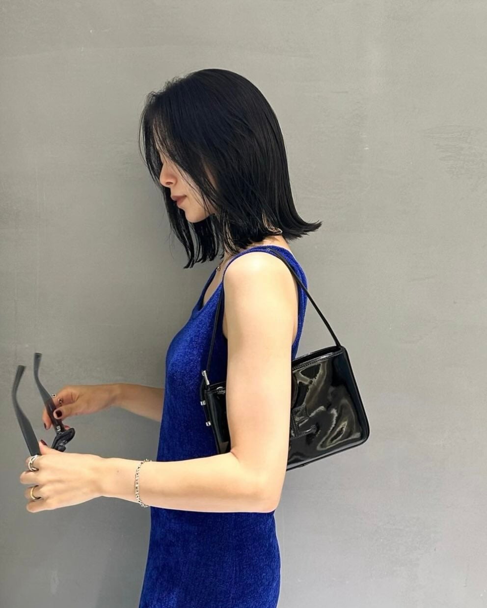 今日はかっこいい系？朝日奈央がブルーコーデを公開