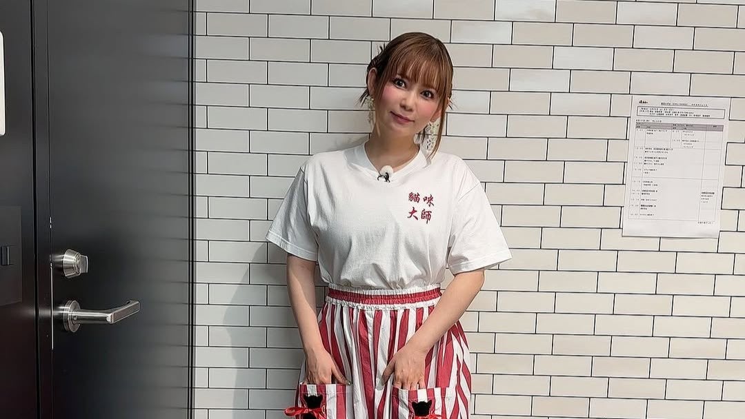 中川翔子、“しましま”コーデで楳図かずお邸を訪問！