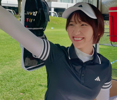「お姉さん見てたら元気でますわ！」美女スポーツモデル、カート内の”ご機嫌・エナジーショット”を披露！「汗で乱れてても可愛いのなんで？」