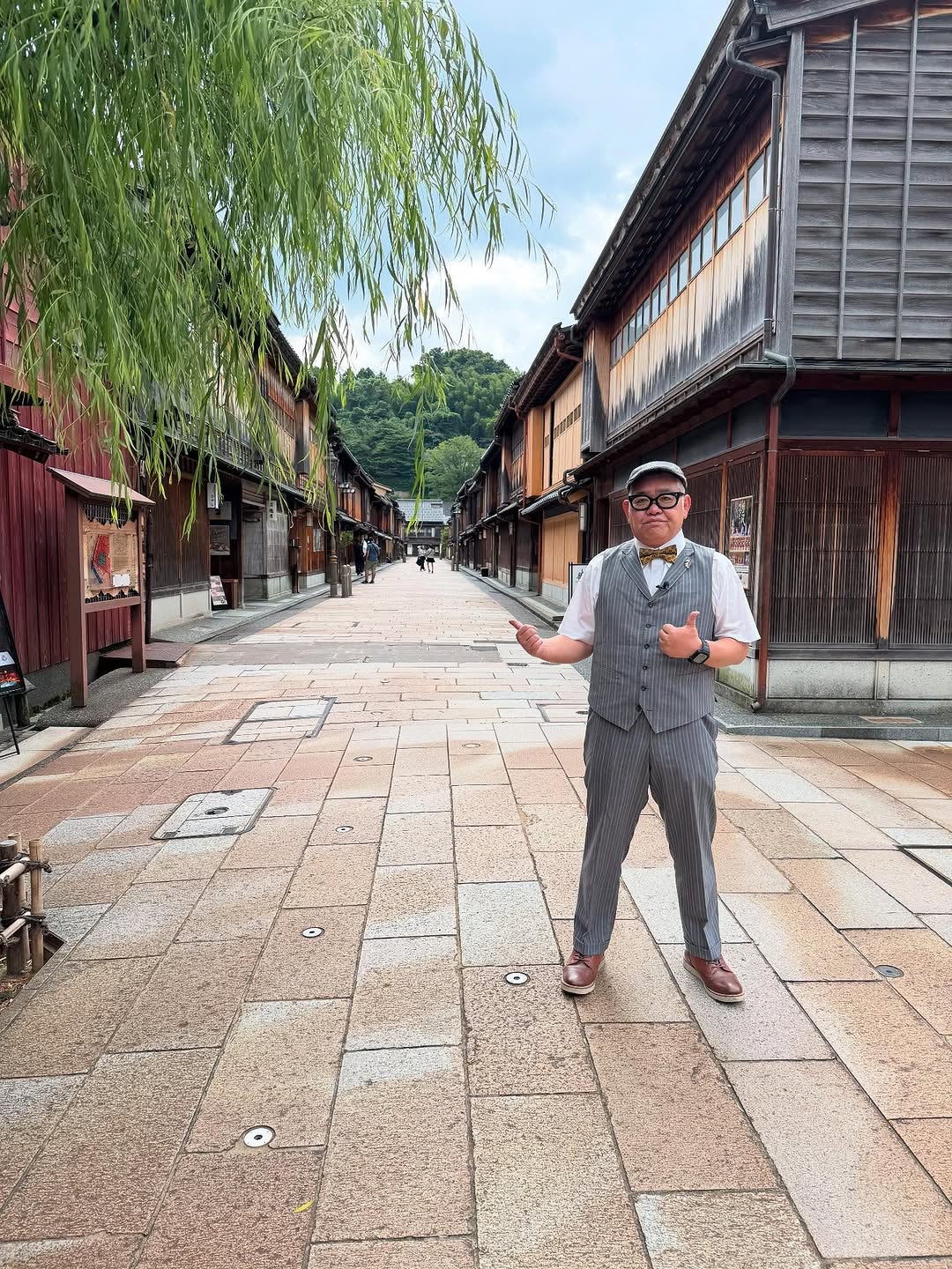 兵動大樹、金沢の景観に溶け込む姿が「まるでアクスタ！」と話題に