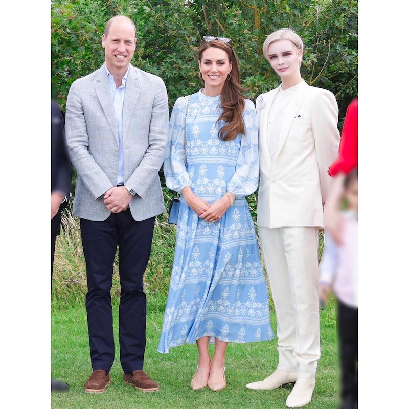 衝撃⚡️Matt、英国ウィリアム皇太子夫妻と3ショット！白いスーツはまるで