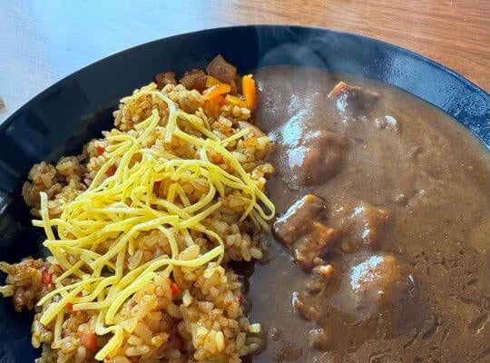 小沢仁志、朝から爆食！ドライ＆ルウのWカレーでスタミナ全開