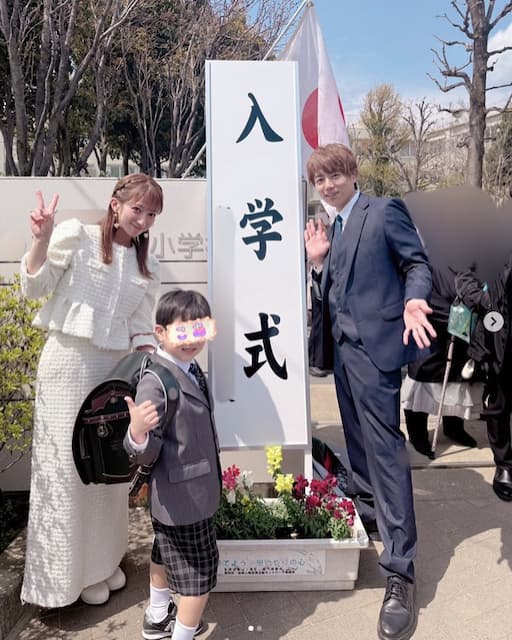 「ピカピカの一年生」杉浦太陽の息子が小学校に入学！家族とのスリーショットも