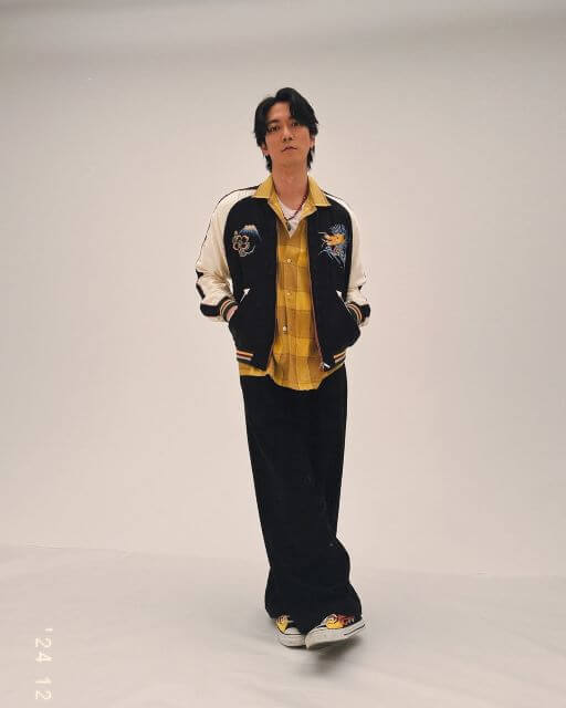 辰巳雄大、最強ストリートコーデ！スカジャン×ファイヤーパターンが激アツ！