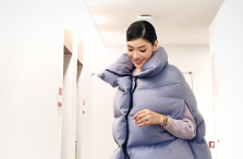 アンミカ、全身ラベンダーコーデを披露 「気分は春に向かってる」