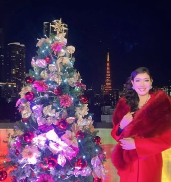 アンミカがクリスマス仕様の東京タワーをバックに生放送！