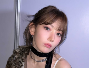 宮脇咲良、振り返る「年末の私」ショットを公開