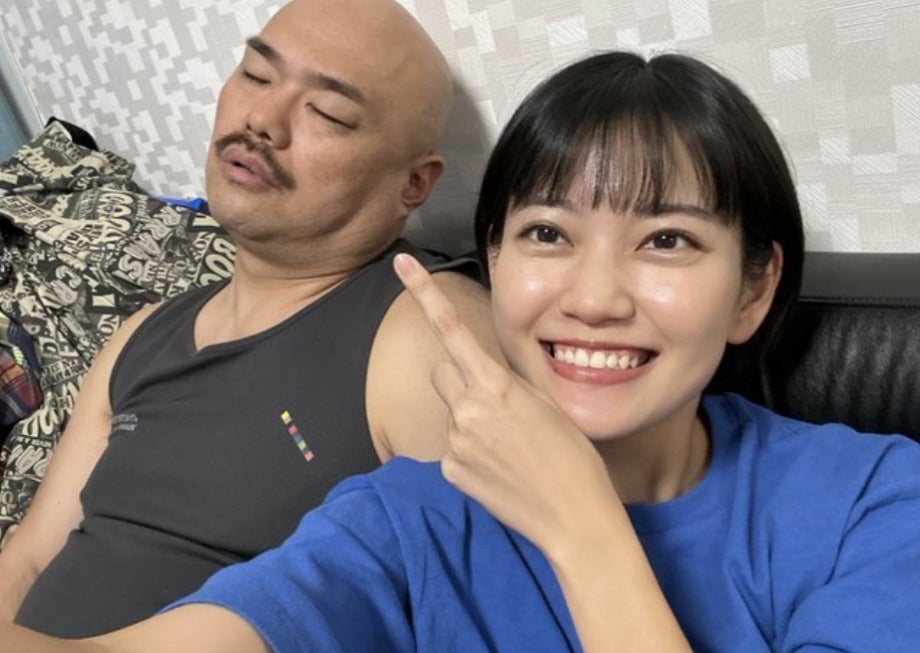 クロちゃんが黒髪美女と交際成立💓ラブラブ2S披露🌟「お幸せに」と祝福コメント殺到