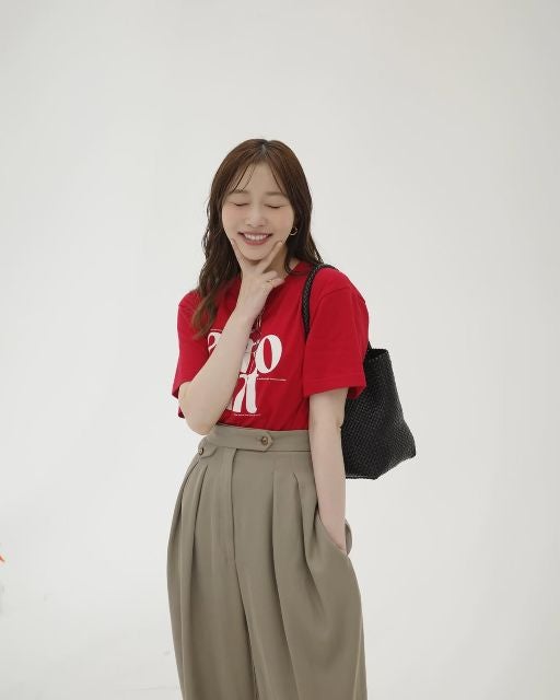 あの元アイドルの大人気女性タレントが私服を披露！圧倒的可愛さにファンもソワソワ！