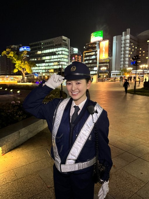 元AKBメンバー　かわいすぎる警察官姿にファン歓喜