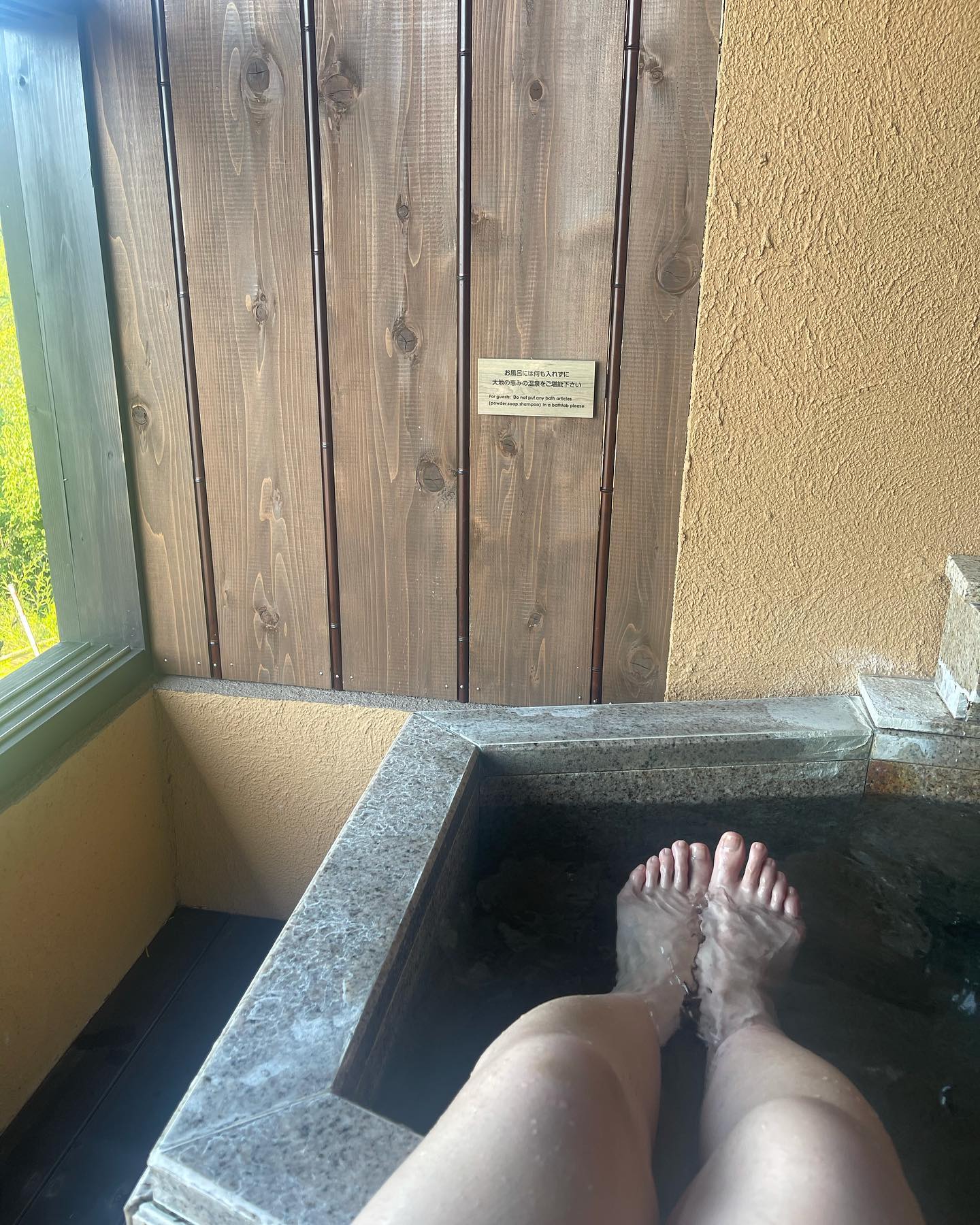 「ラブラブ🥰」丸山桂里奈さんが夫・本並健治と温泉旅行に♨️