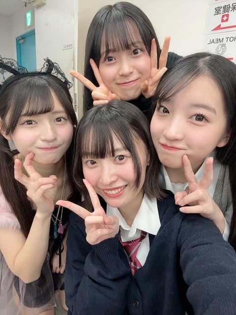 「キラキラしてて眩しすぎる」AKB48メンバーが写真会後に仲良しショットを公開