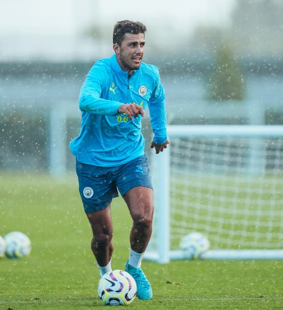 マンC 代表戦を終えた戦士達がリラックスした表情でチーム合流！