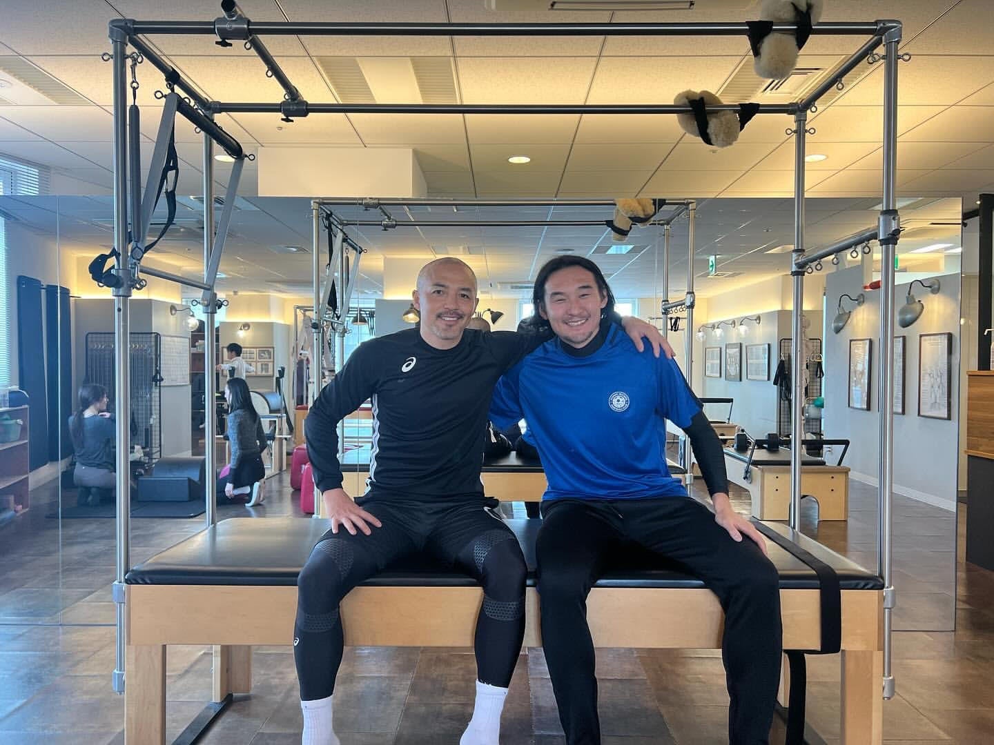 「復帰、いつですか❓️‼️」小野伸二がピラティスに挑戦！⚽