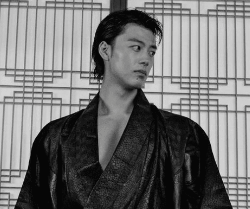 竹内涼真の着物姿にファン大興奮「ビジュ良すぎる」「似合いすぎ」