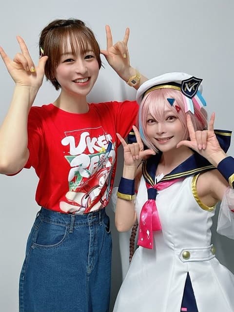 コスプレイヤー 宮本彩希が声優 徳井青空の結婚を祝福！にこにーポーズの2ショットを投稿