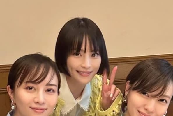 「久々ショットが嬉しすぎる」比嘉愛未、戸田恵梨香、清川あさみとの豪華スリーショットを大公開！